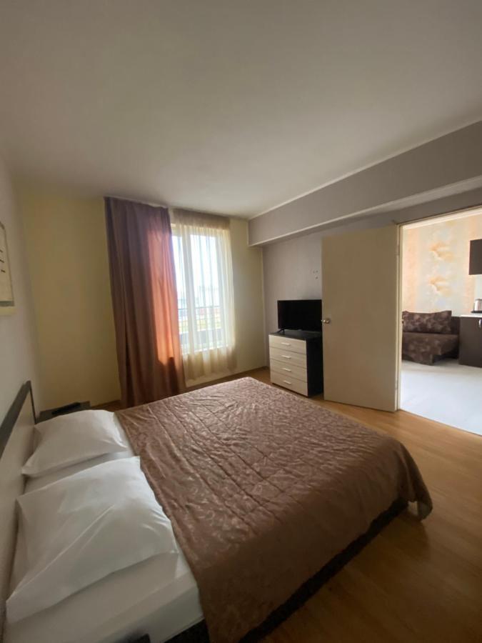 Danita Apartments & Diva Restaurant Bbq&Pool Bar Varna Exterior photo