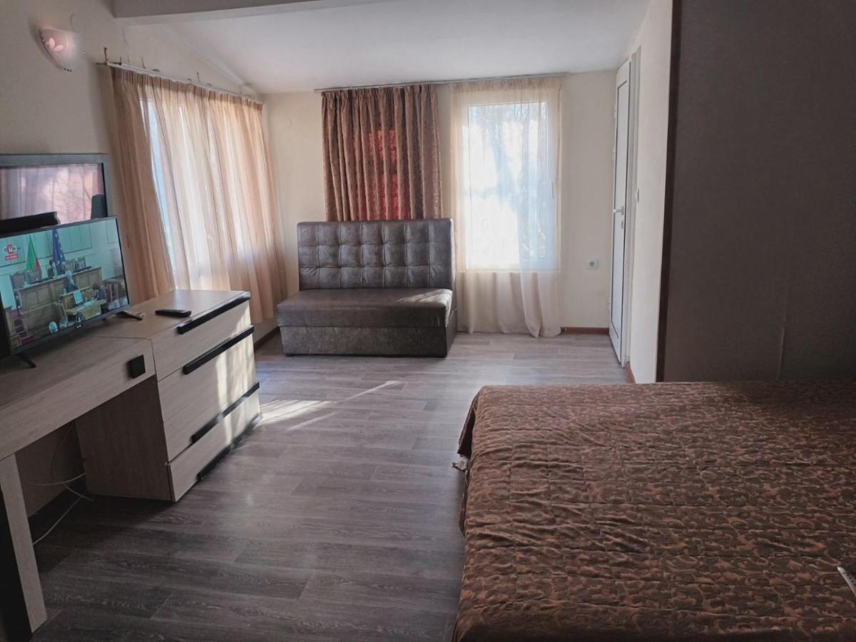 Danita Apartments & Diva Restaurant Bbq&Pool Bar Varna Exterior photo
